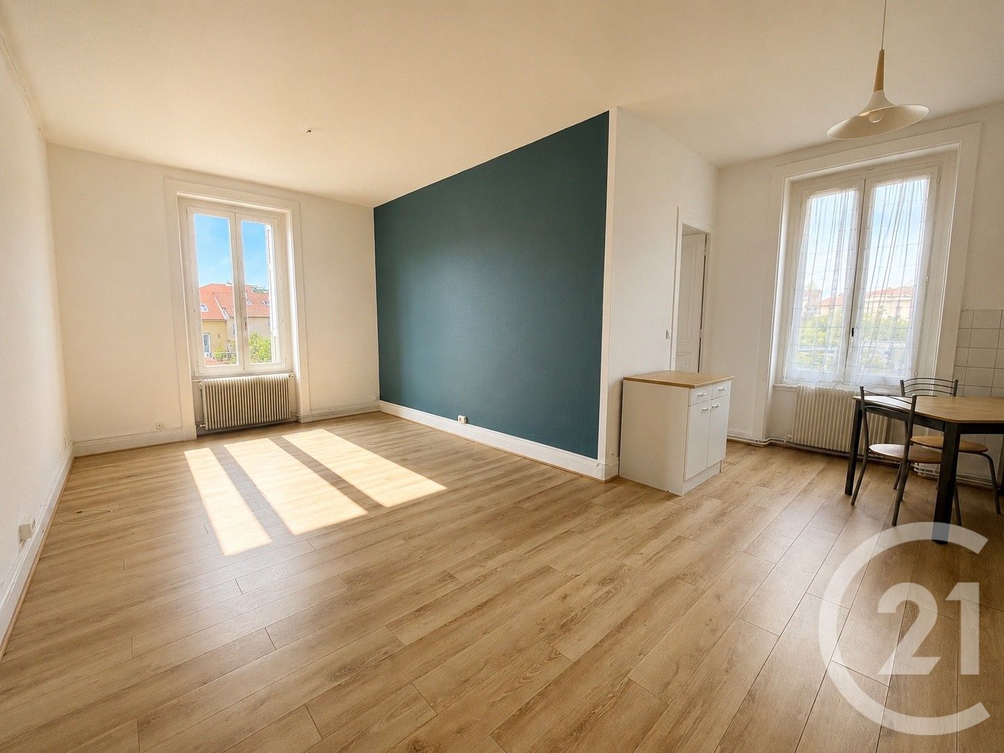 LOCATION - Commerce - ST ETIENNE (42100) - 4200.0 €