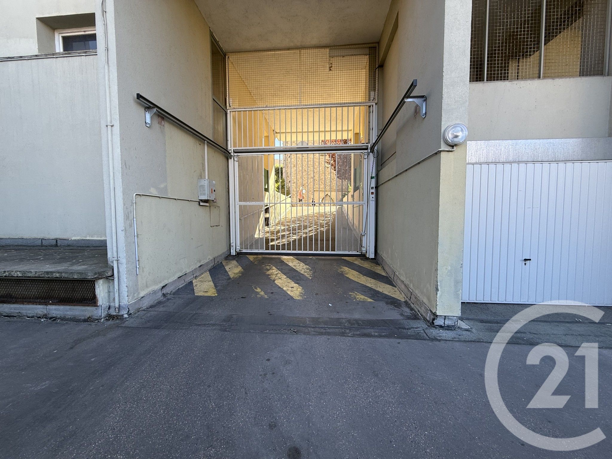 VENTE - Parking - ST ETIENNE (42100) - 12000.0 €
