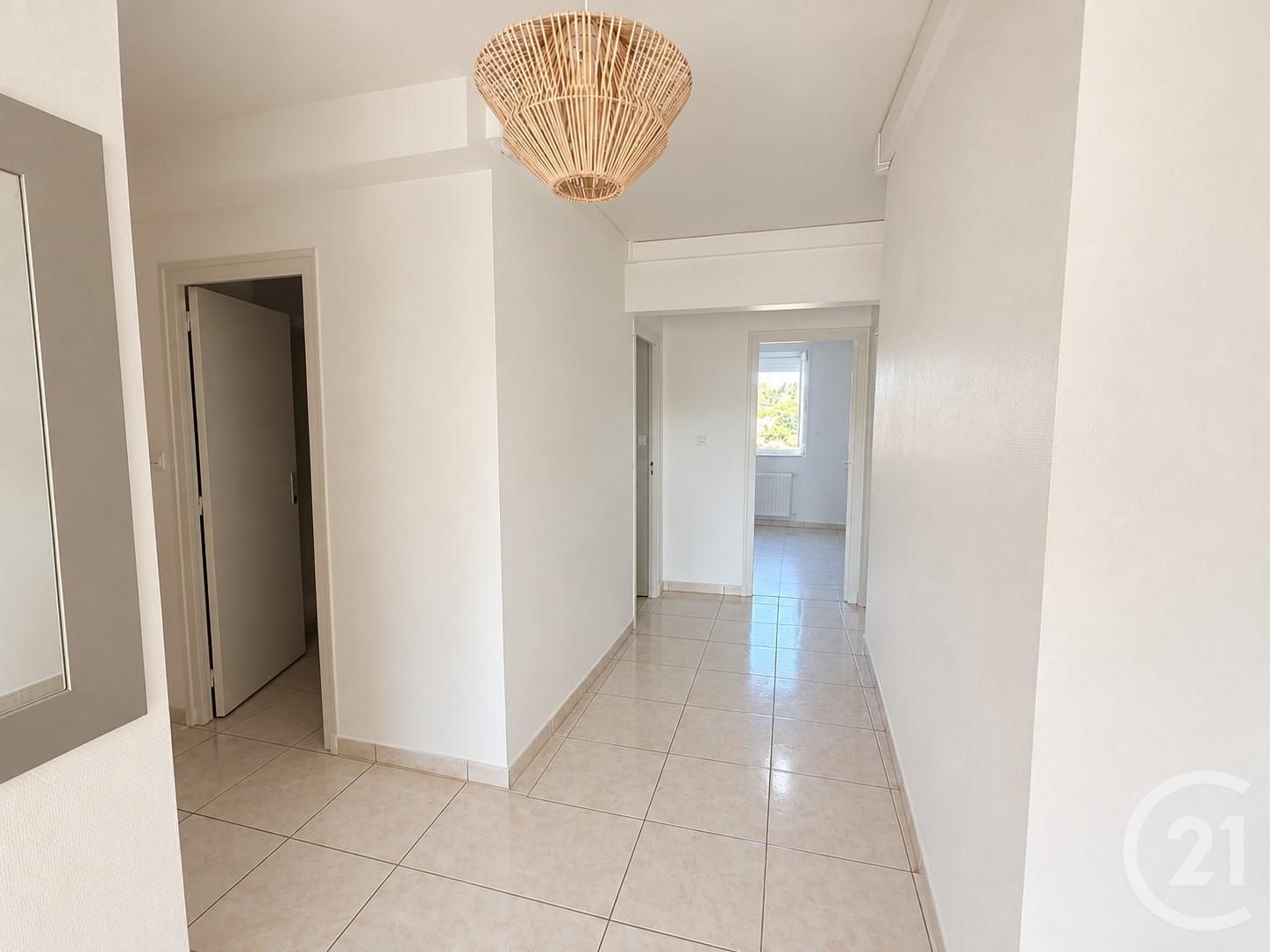 LOCATION - Appartement - ST GENEST MALIFAUX (42660) - 750.0 €
