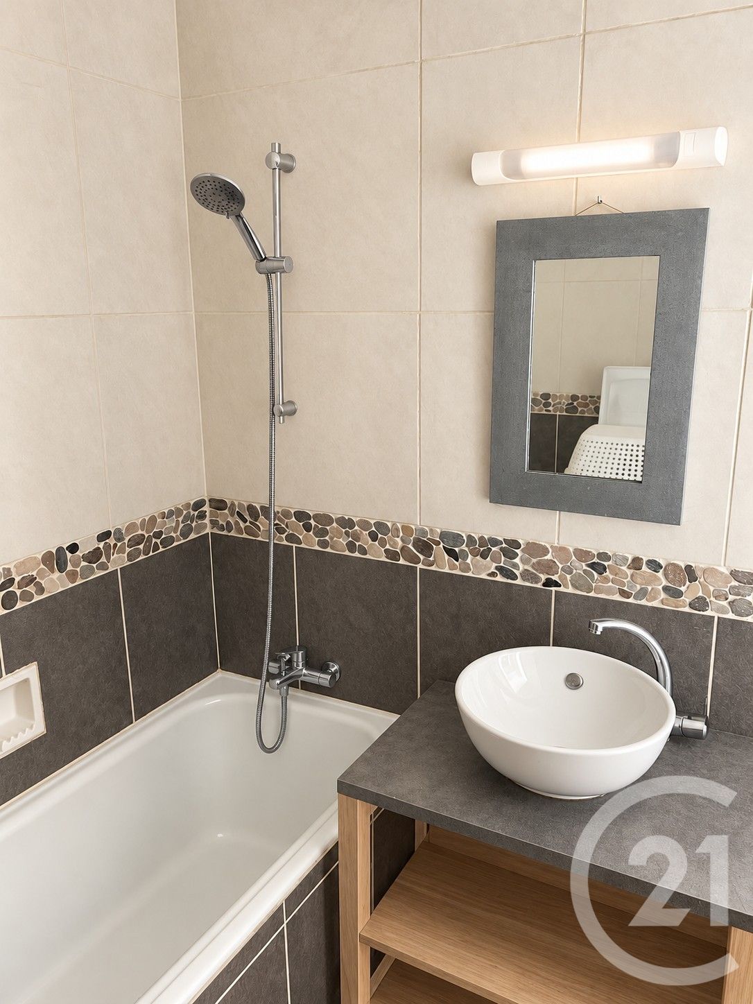 LOCATION - Appartement - ST ETIENNE (42100) - 650.0 €