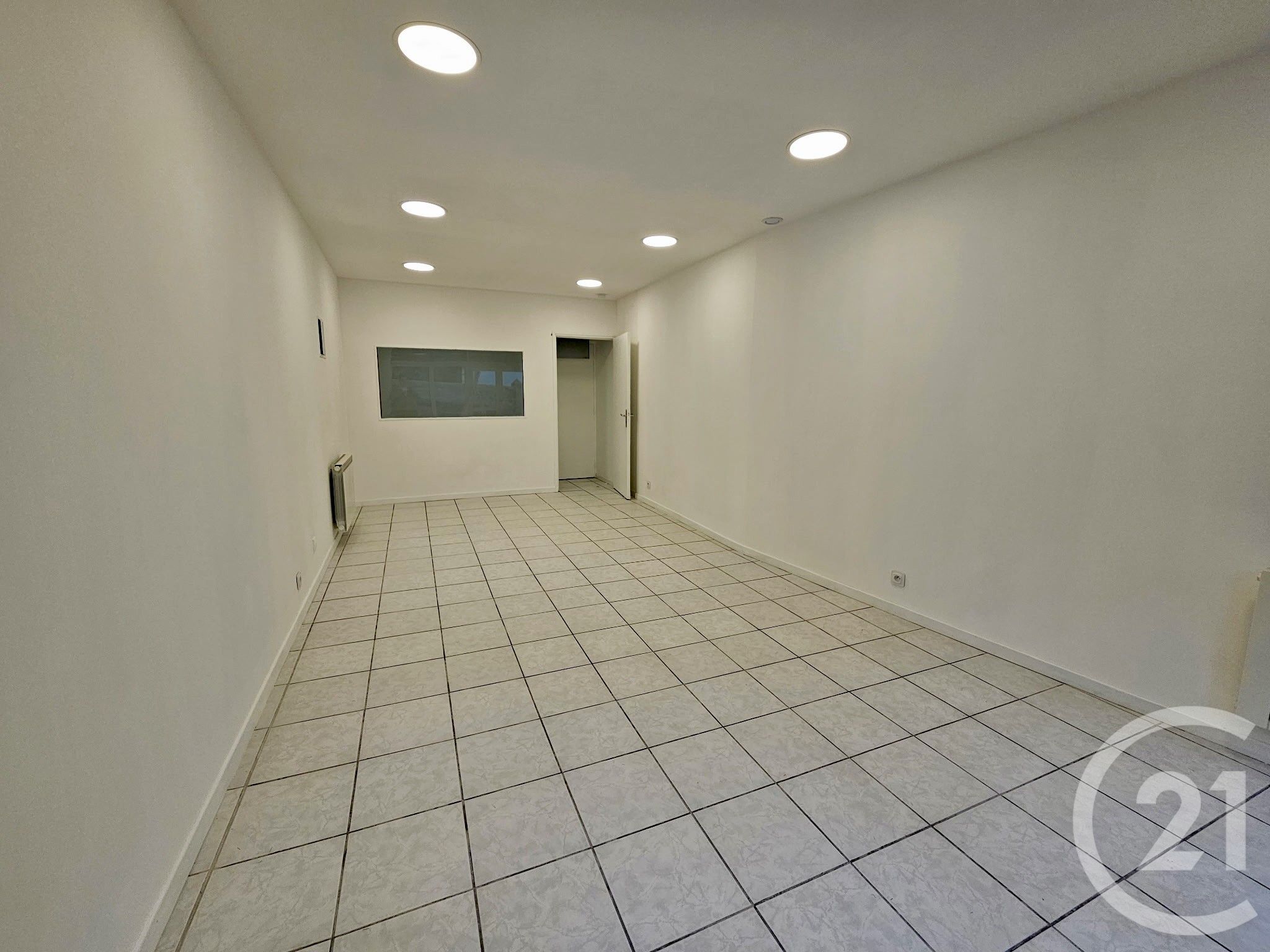 LOCATION - Commerce - ST ETIENNE (42100) - 350.0 €