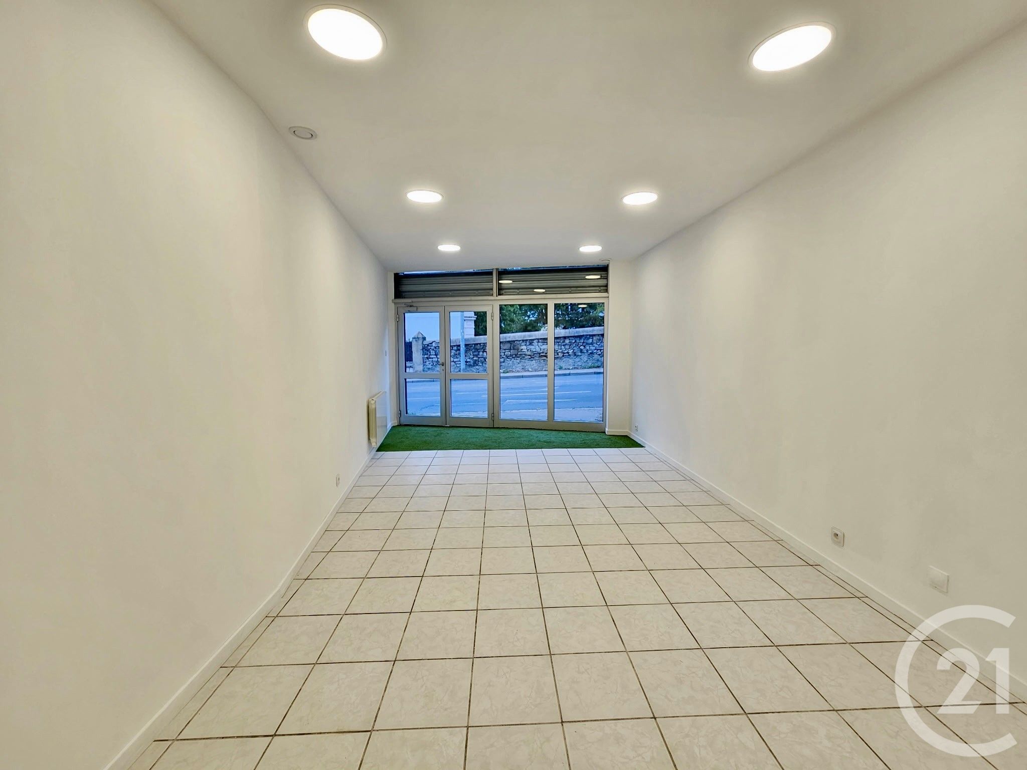 LOCATION - Commerce - ST ETIENNE (42100) - 350.0 €