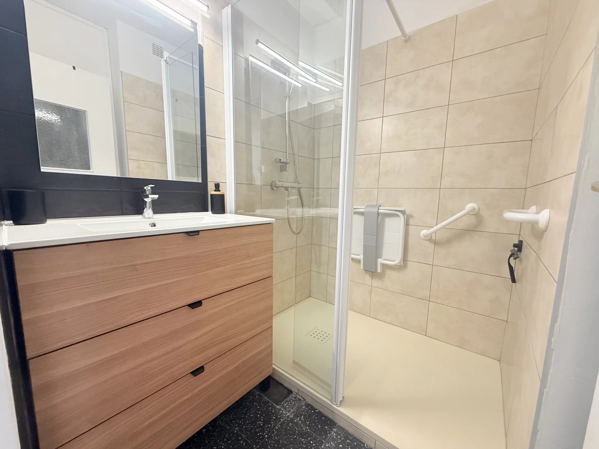 LOCATION - Appartement - Saint-Étienne (42000) - 390 €