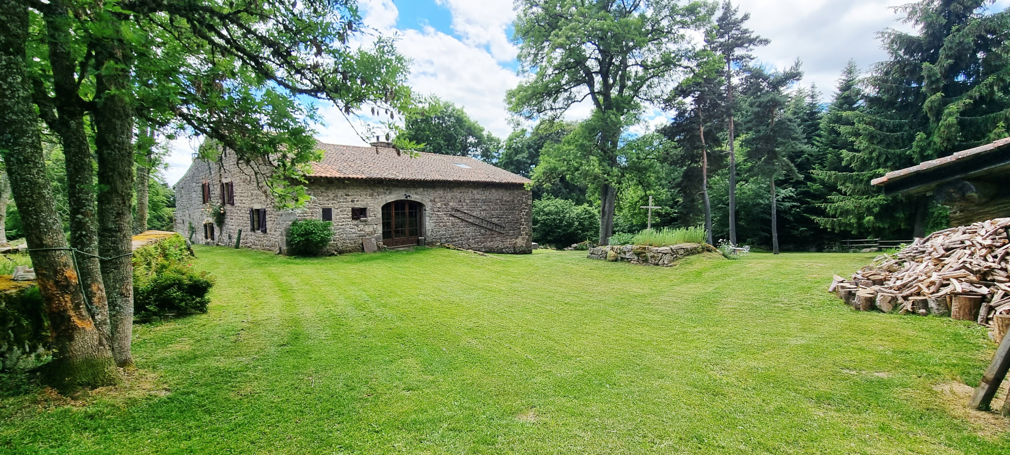 VENTE - Maison/villa - Saint-Bonnet-le-Château (42380) - 990000 €