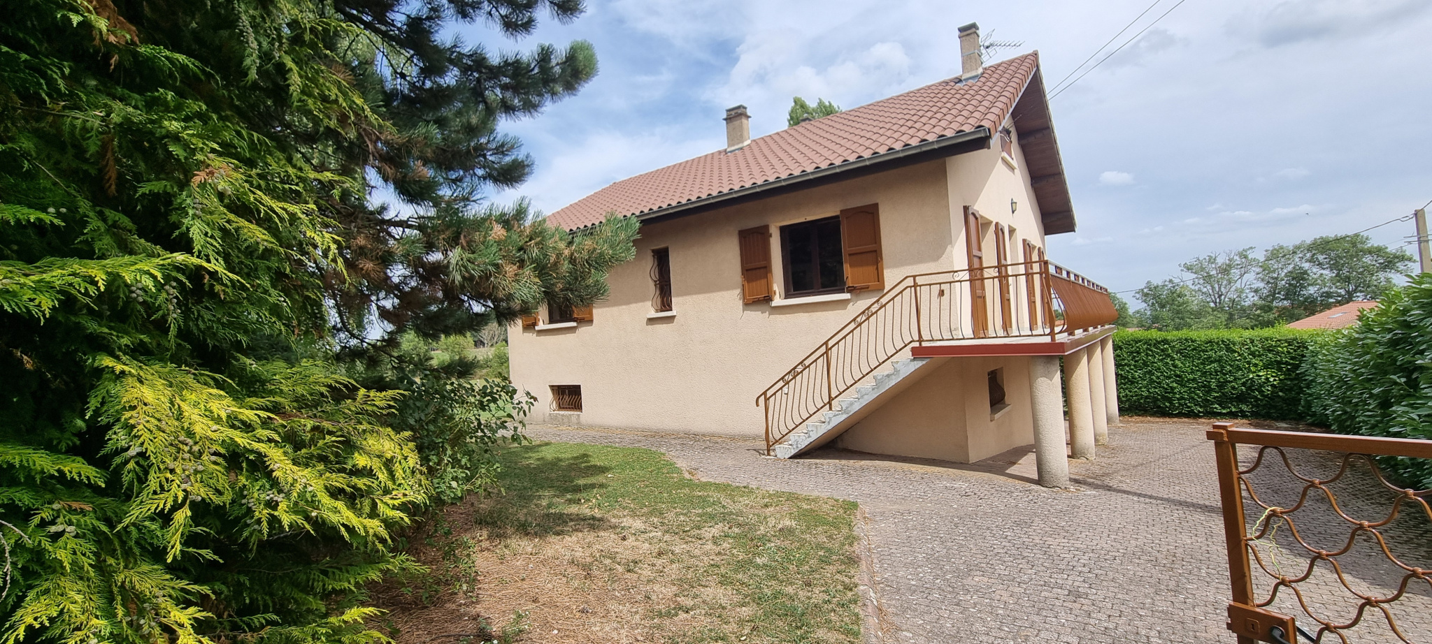 VENTE - Maison/villa - Luriecq (42380) - 240000 €