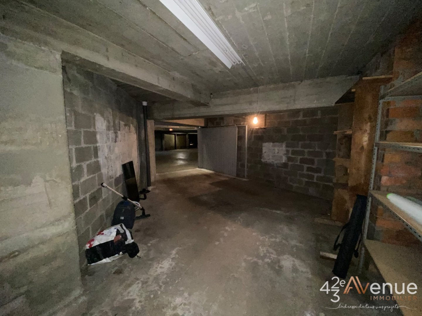 LOCATION - Parking/box - ST ETIENNE (42000) - 80 €