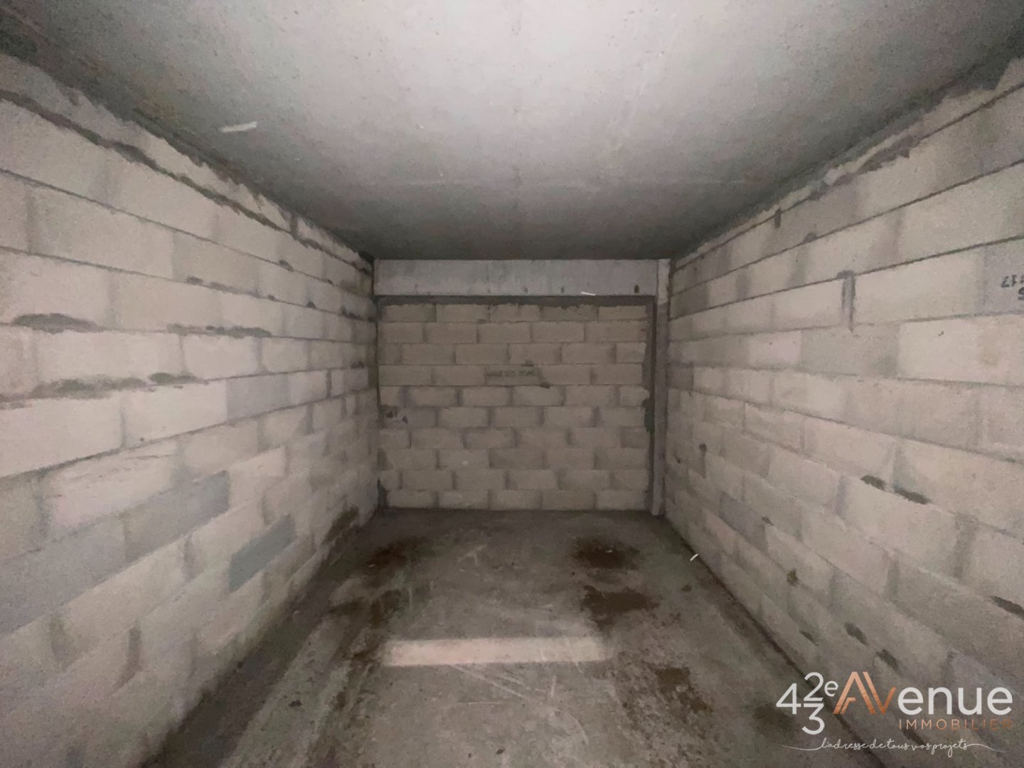 LOCATION - Parking/box - ST ETIENNE (42000) - 57 €