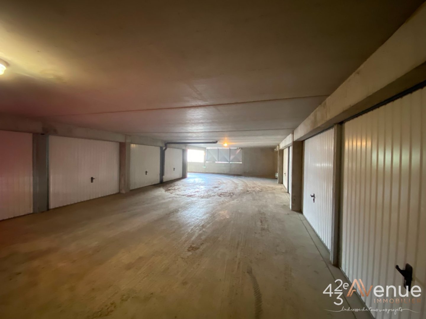 LOCATION - Parking/box - ST ETIENNE (42000) - 57 €