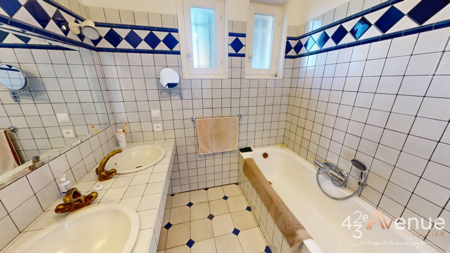 VENTE - Maison/villa - ST GENEST LERPT (42530) - 520000 €