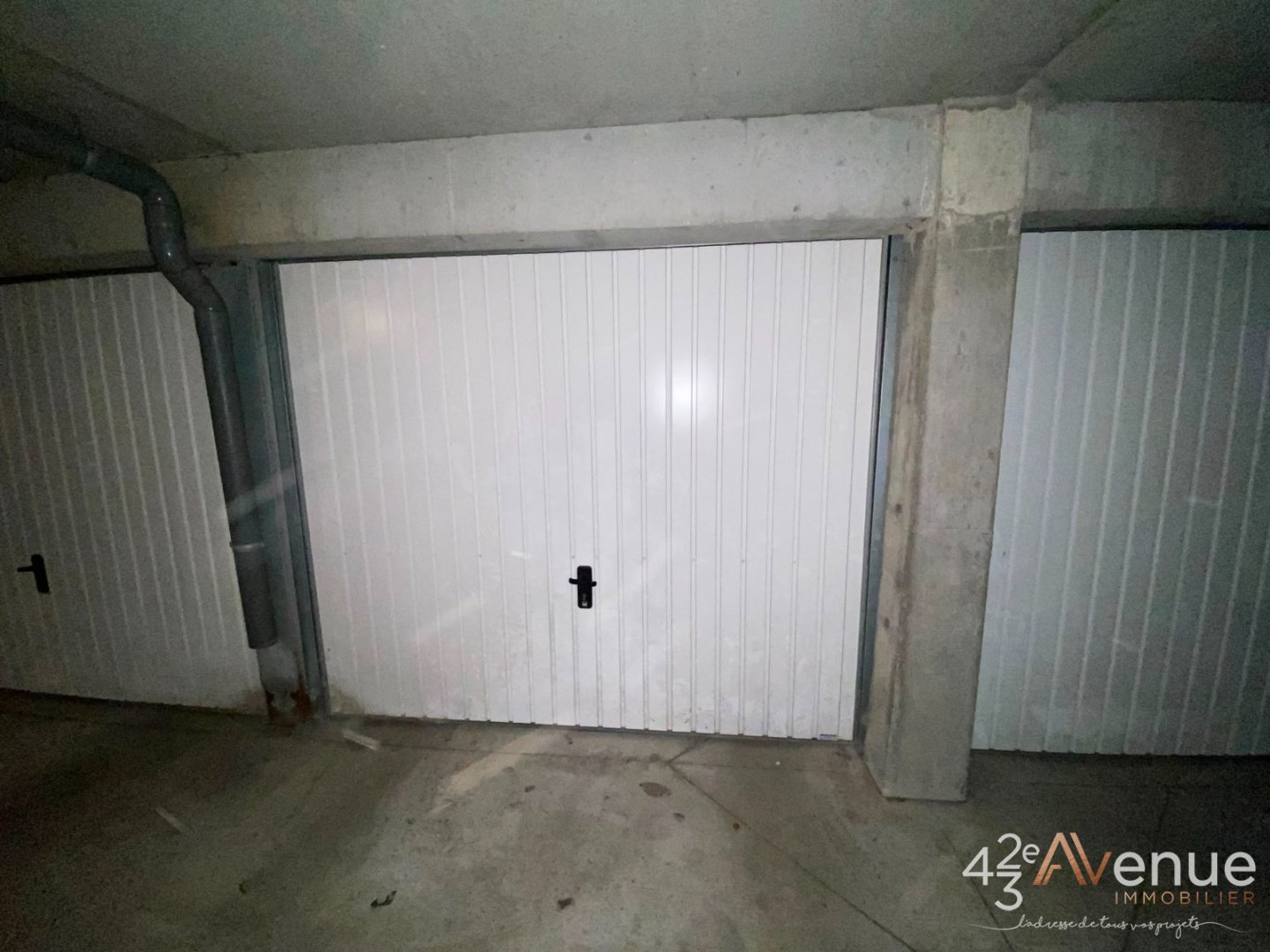 LOCATION - Parking/box - ST ETIENNE (42000) - 57 €