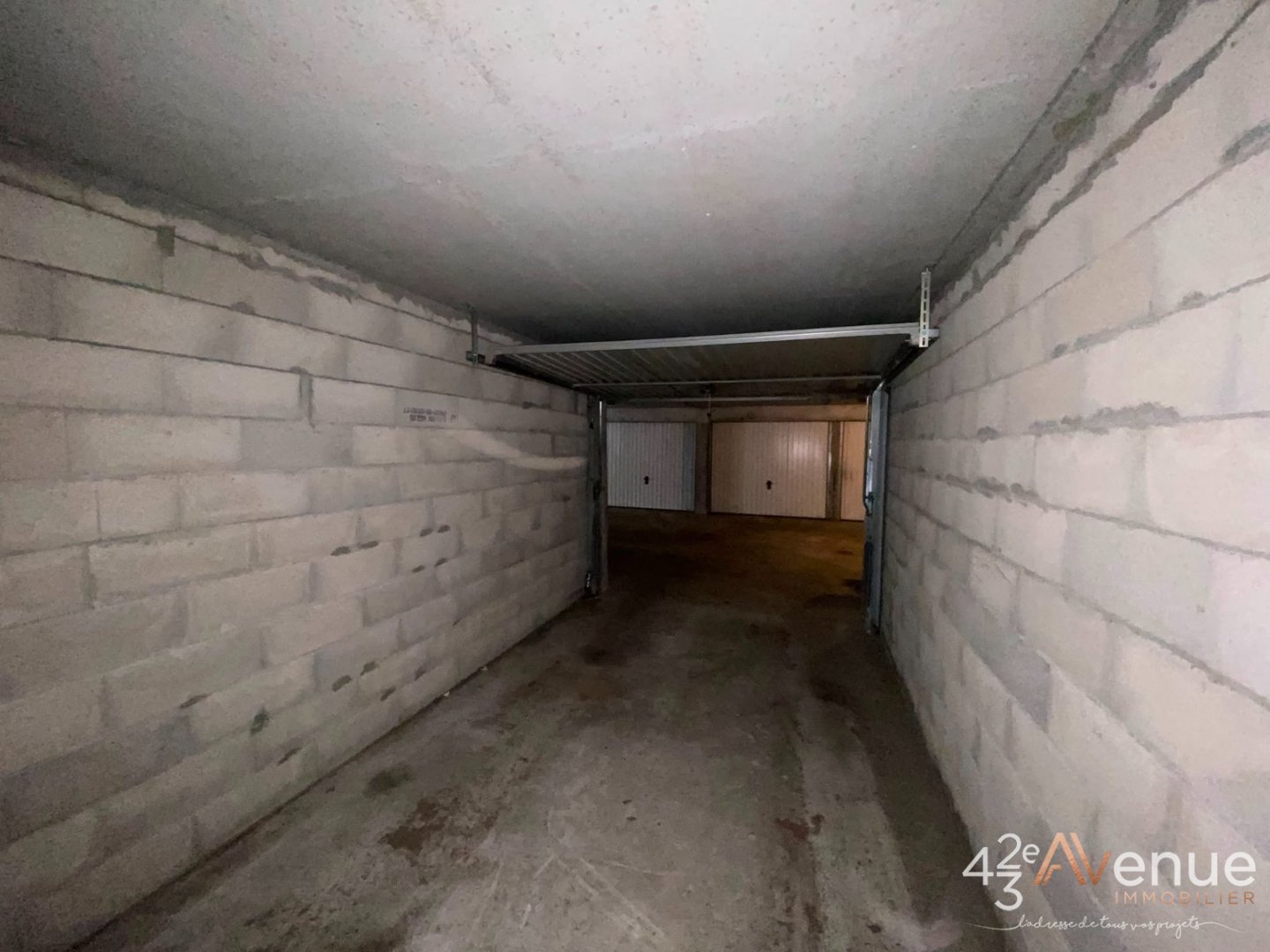 LOCATION - Parking/box - ST ETIENNE (42000) - 57 €