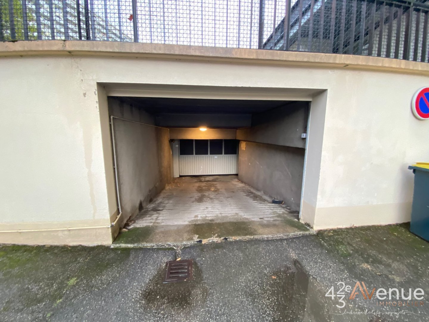 LOCATION - Parking/box - ST ETIENNE (42000) - 80 €