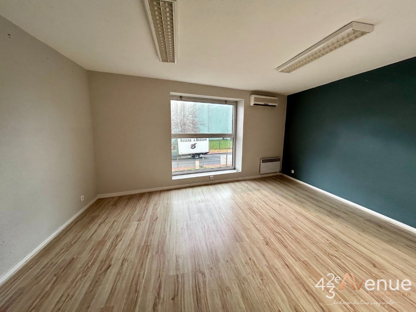 LOCATION - Bureaux - ANDREZIEUX BOUTHEON (42160) - 990 €