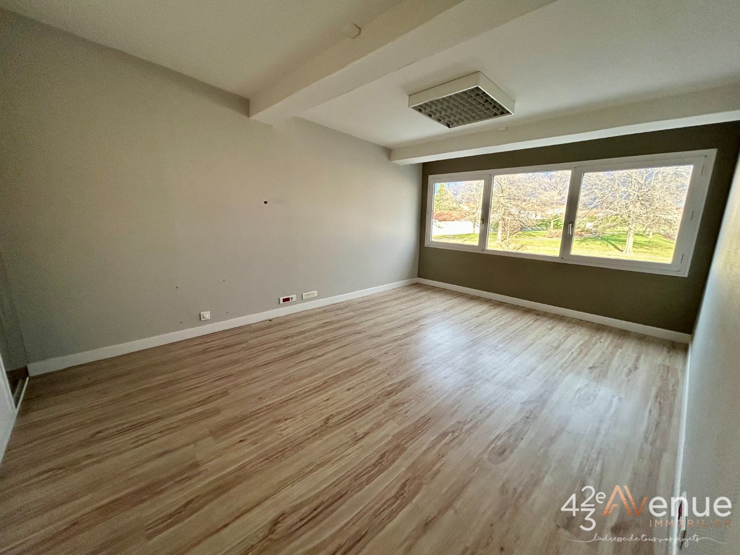 LOCATION - Bureaux - ANDREZIEUX BOUTHEON (42160) - 990 €