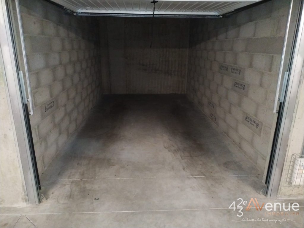 LOCATION - Parking/box - ST ETIENNE (42000) - 70 €