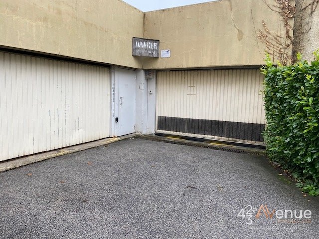 LOCATION - Parking/box - ST ETIENNE (42000) - 60 €