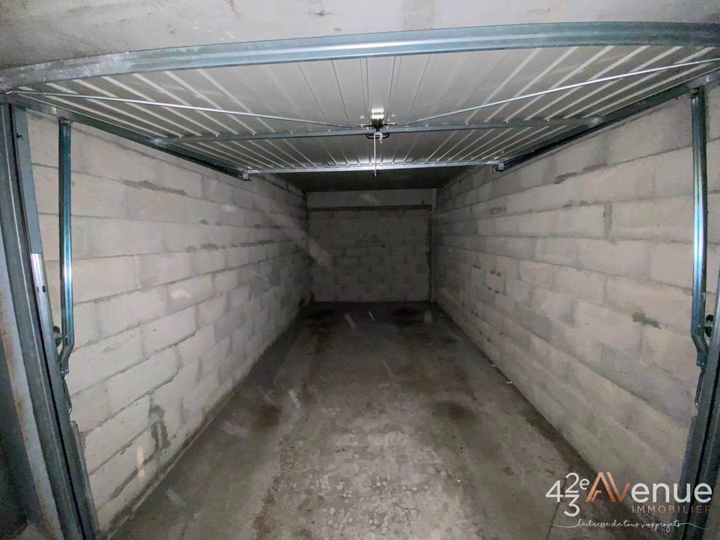 LOCATION - Parking/box - ST ETIENNE (42000) - 57 €
