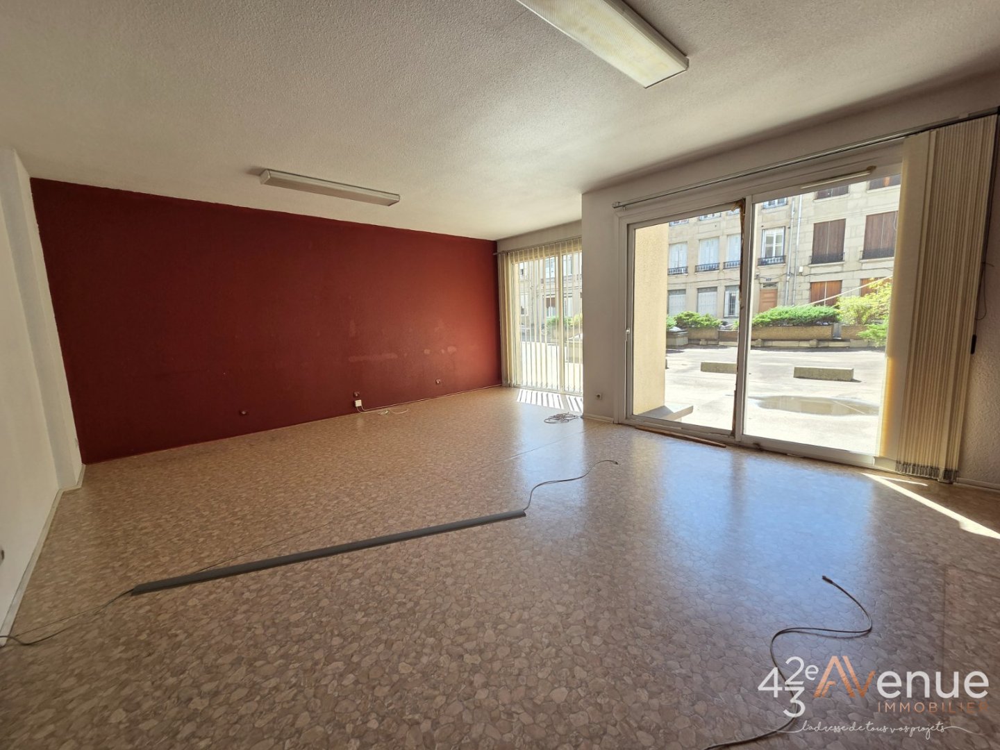 VENTE - Local - ST ETIENNE (42000) - 106000 €