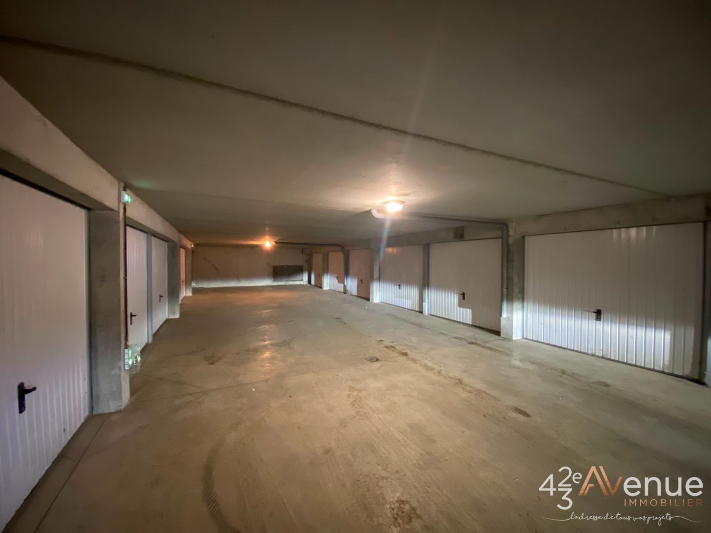 LOCATION - Parking/box - ST ETIENNE (42000) - 57 €