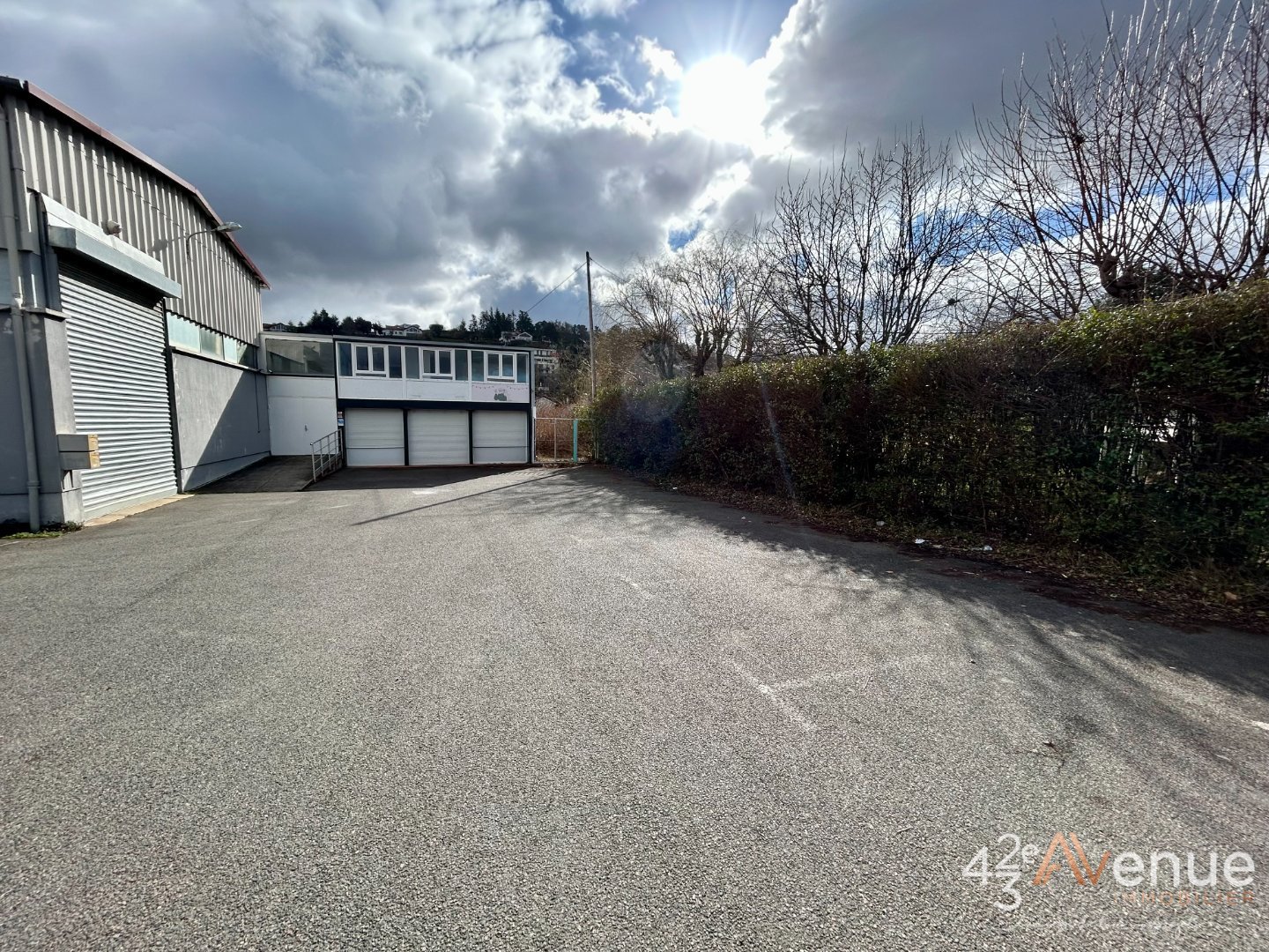 VENTE - Local - VILLARS (42390) - 305000 €