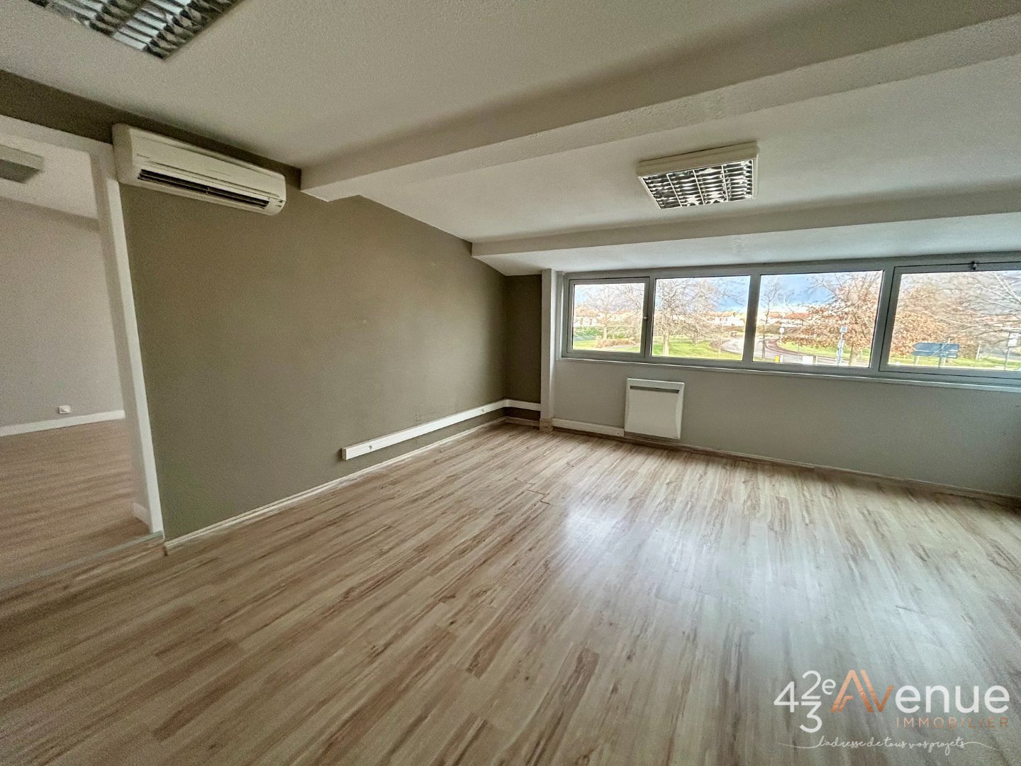 LOCATION - Bureaux - ANDREZIEUX BOUTHEON (42160) - 990 €