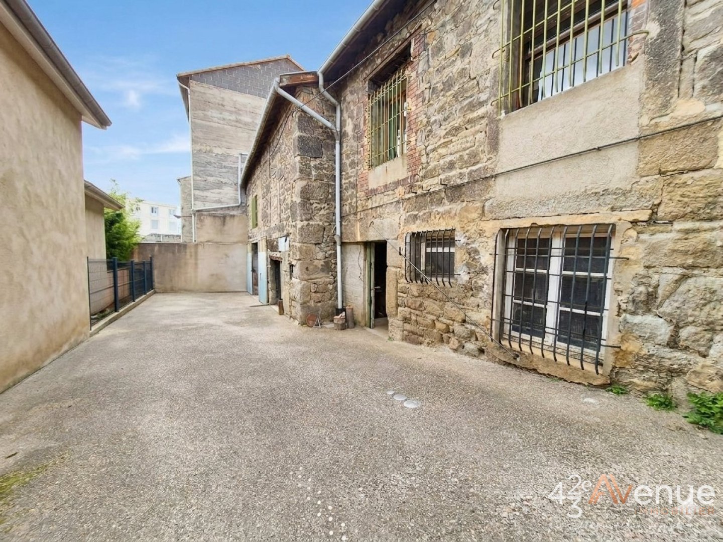 VENTE - Local - ST ETIENNE (42000) - 125000 €