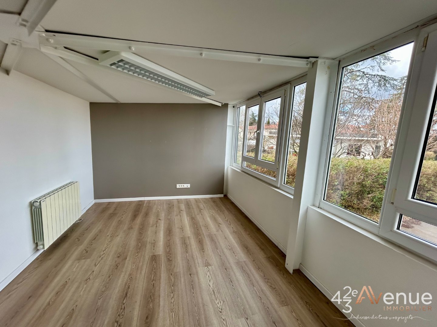 VENTE - Local - VILLARS (42390) - 305000 €