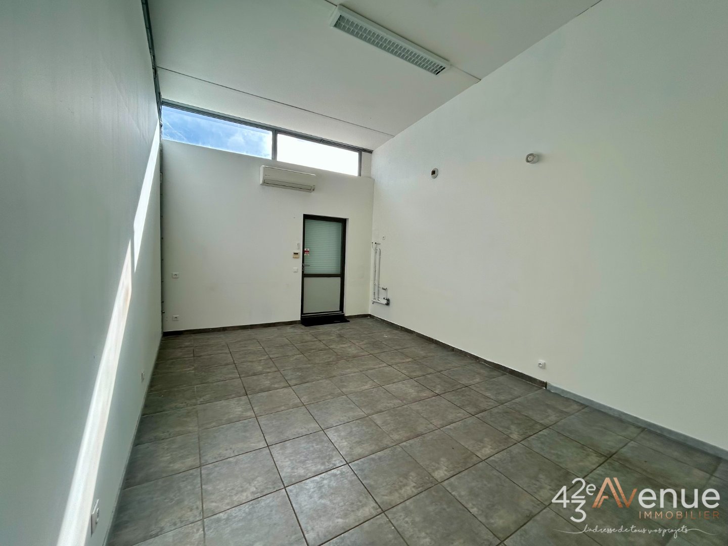 VENTE - Local - VILLARS (42390) - 305000 €
