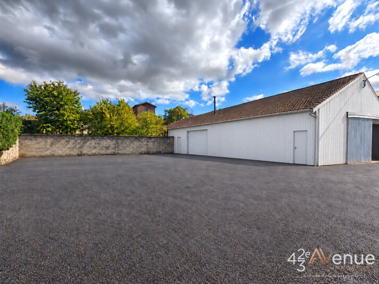 LOCATION - Local - LORETTE (42420) - 1670 €
