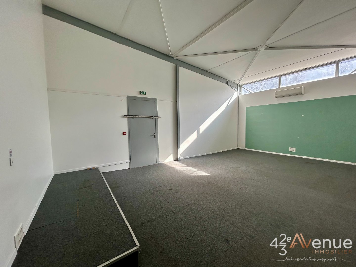 VENTE - Local - VILLARS (42390) - 305000 €