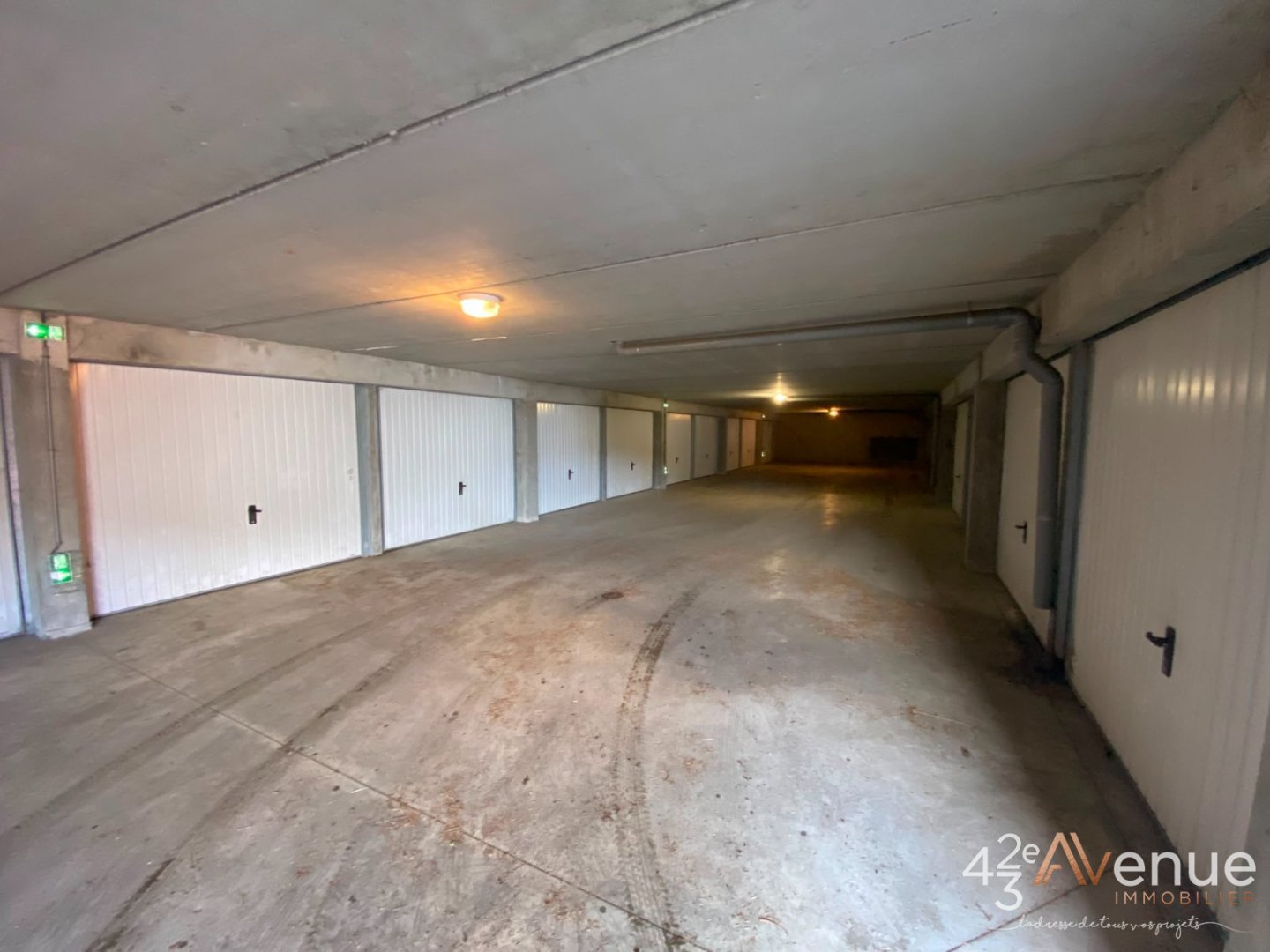 LOCATION - Parking/box - ST ETIENNE (42000) - 57 €