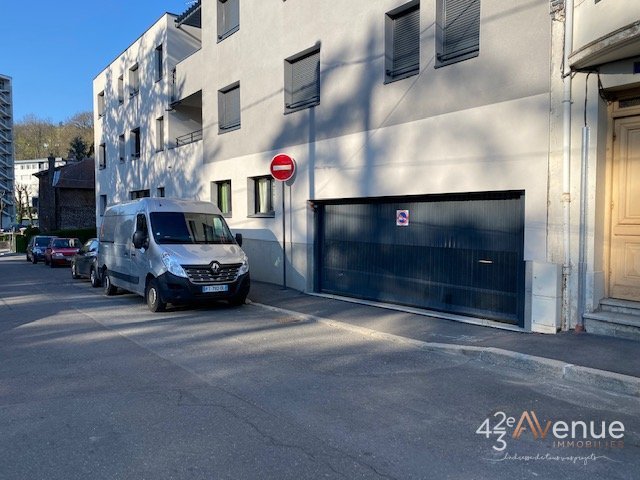 LOCATION - Parking/box - ST ETIENNE (42000) - 70 €