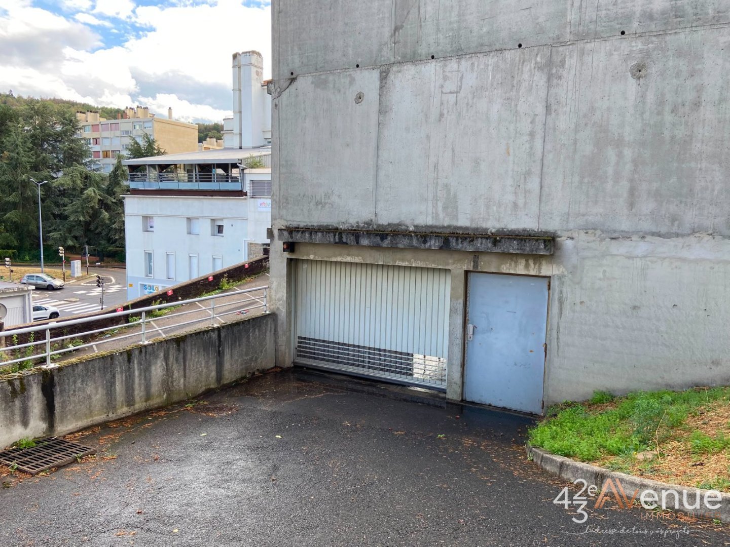 LOCATION - Parking/box - ST ETIENNE (42000) - 57 €