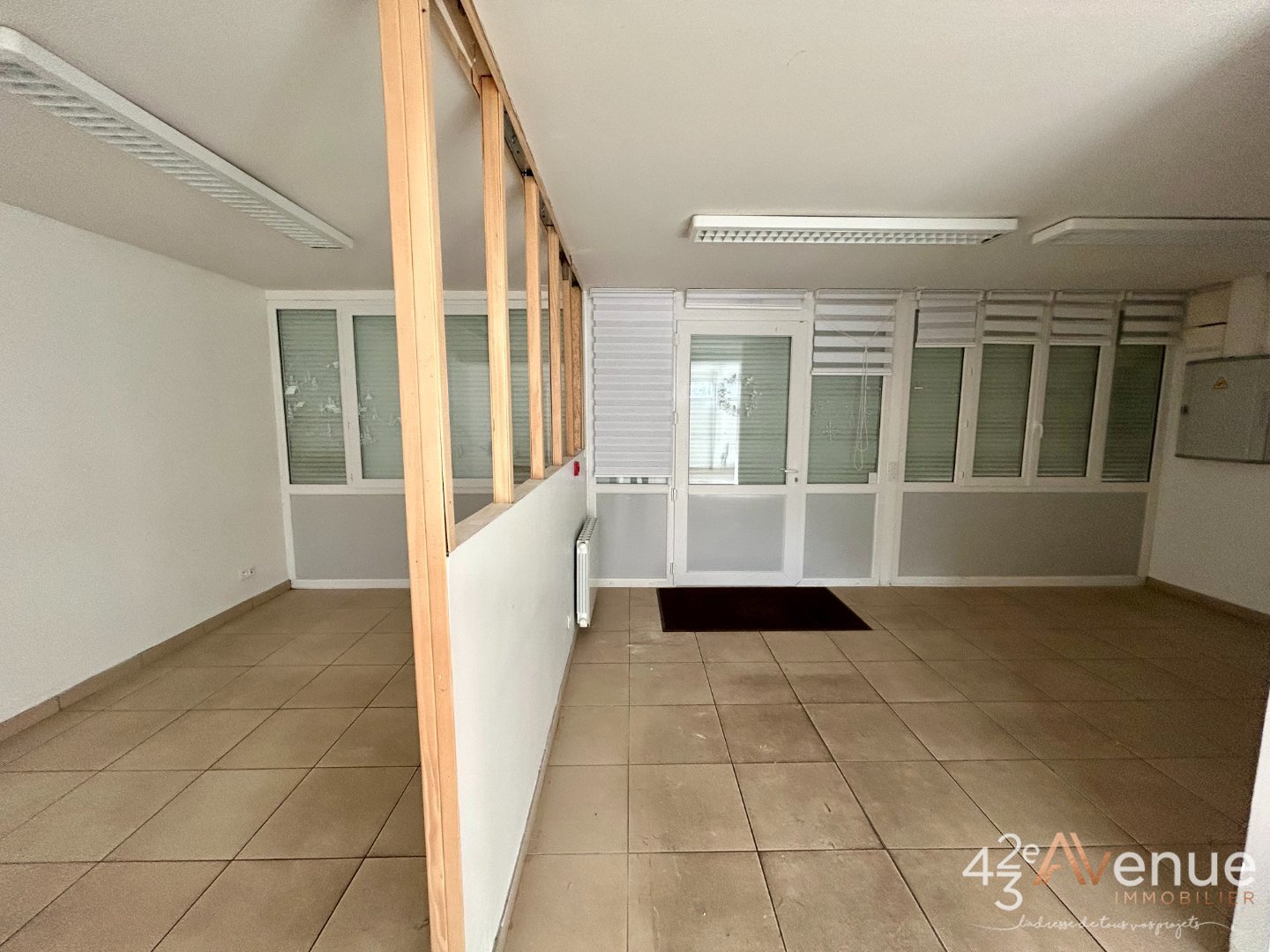 VENTE - Local - VILLARS (42390) - 305000 €