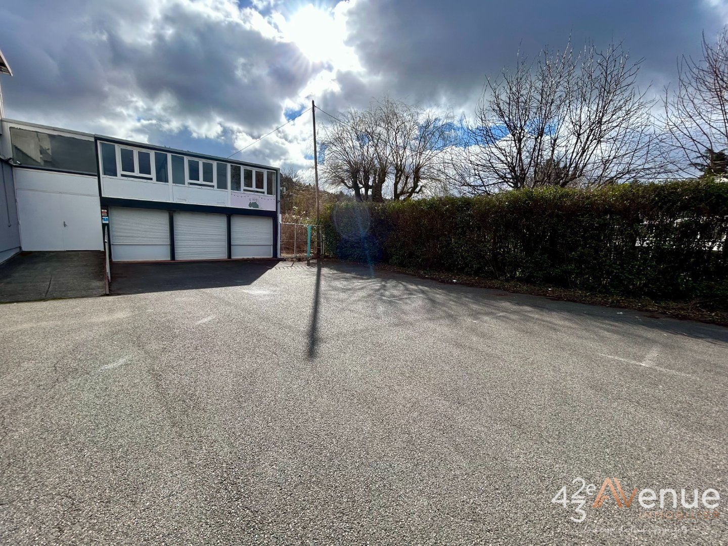 VENTE - Local - VILLARS (42390) - 305000 €