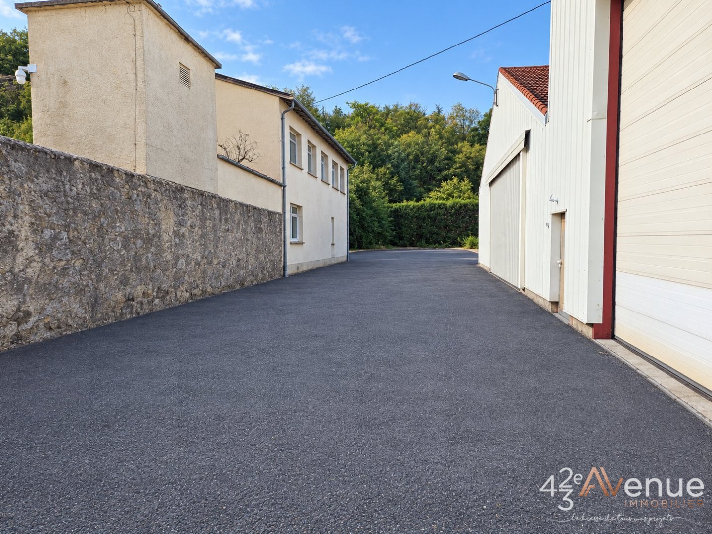 LOCATION - Local - LORETTE (42420) - 1670 €