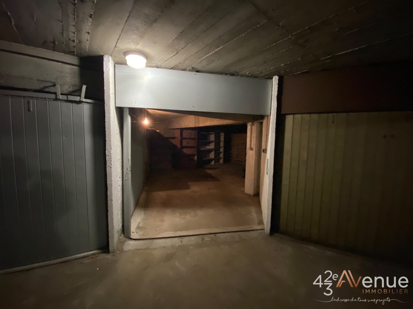 LOCATION - Parking/box - ST ETIENNE (42000) - 80 €