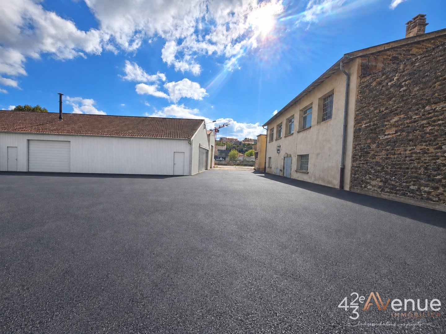 LOCATION - Local - LORETTE (42420) - 7400 €