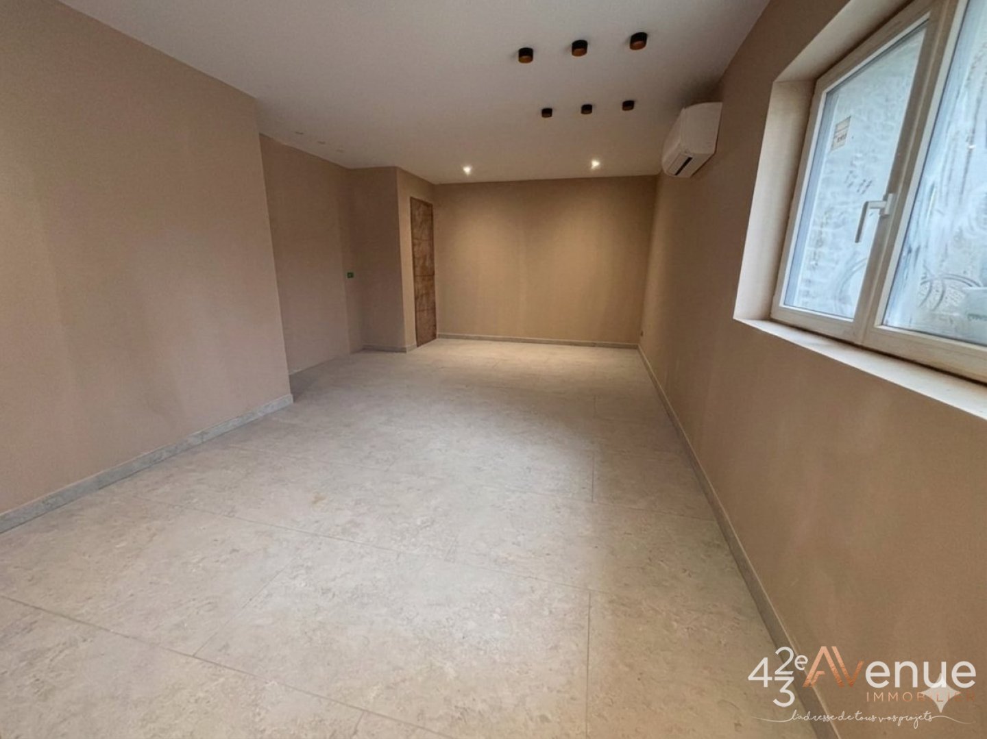 LOCATION - Bureaux - STE SIGOLENE (43600) - 200 €