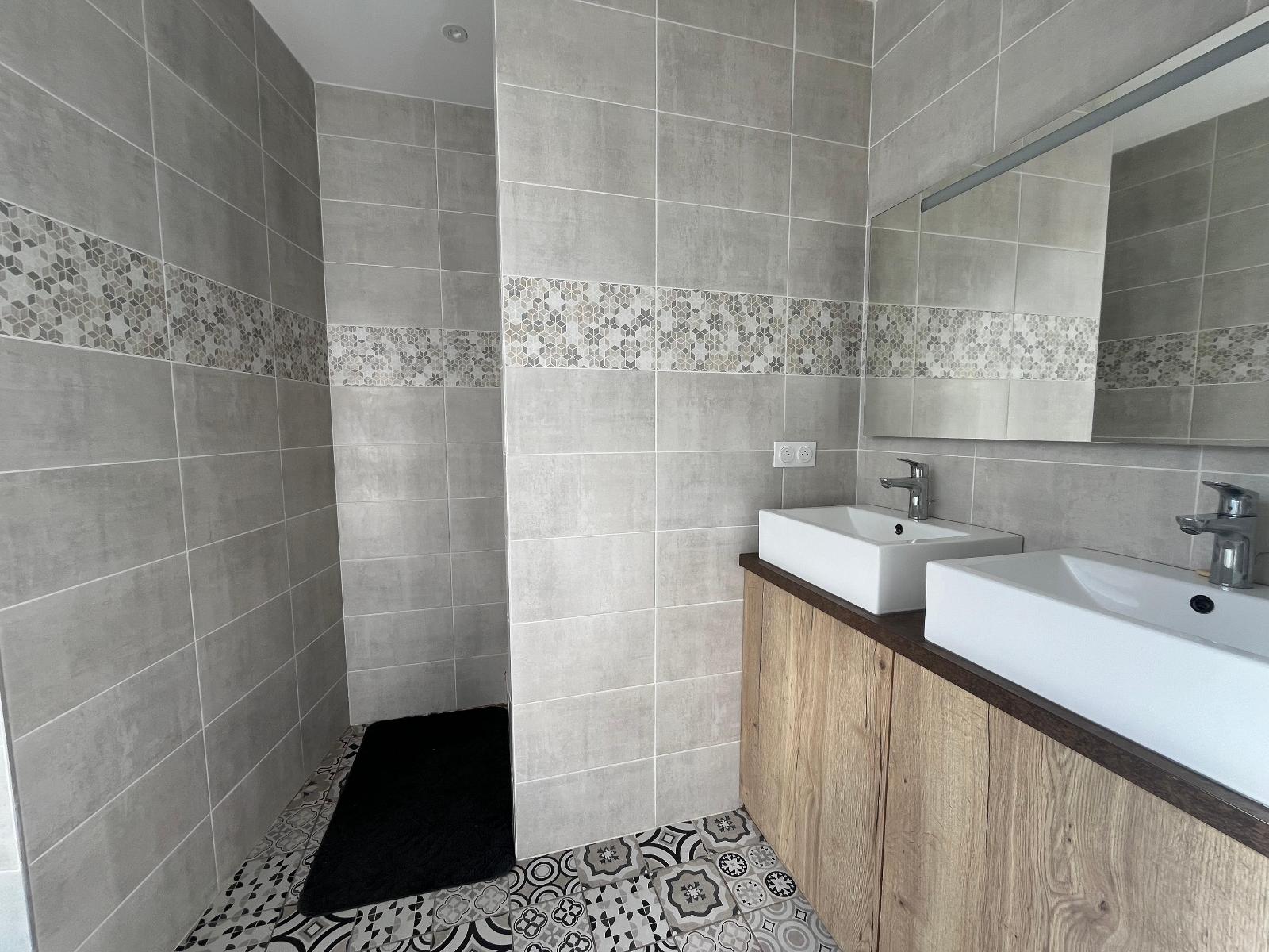 LOCATION - Appartement - SAINT-ETIENNE (42000) - 395 €
