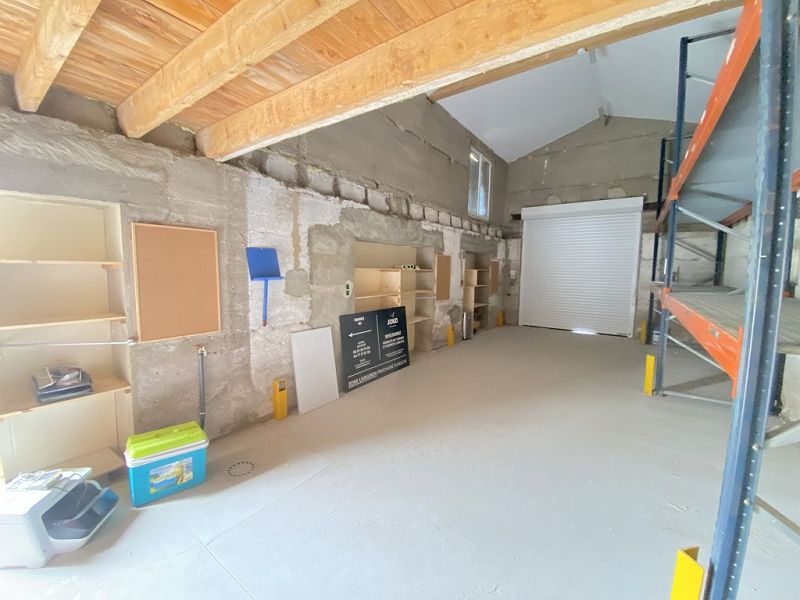 LOCATION - Parking/box - PONCINS (42110) - 500 €