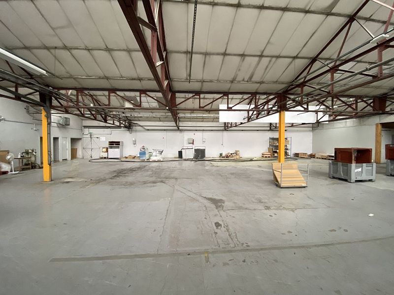 VENTE - Local - MONTBRISON (42600) - 2400000 €