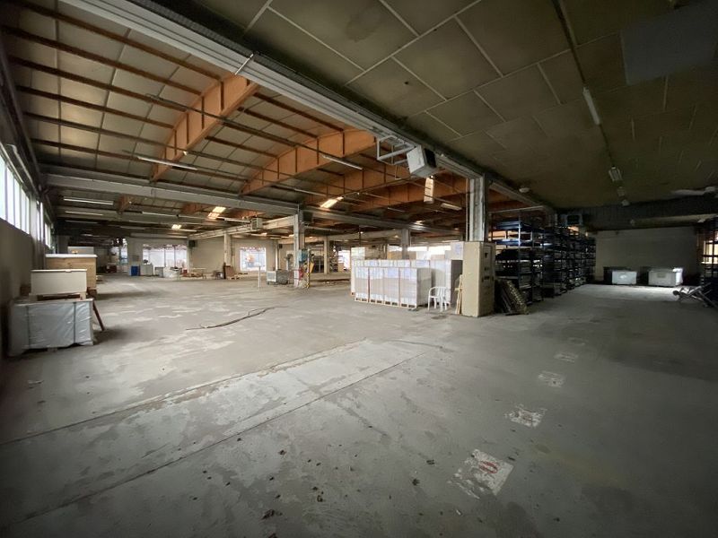 VENTE - Local - MONTBRISON (42600) - 2400000 €