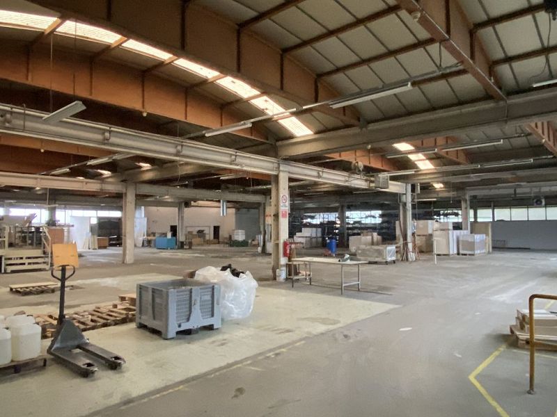 VENTE - Local - MONTBRISON (42600) - 2400000 €