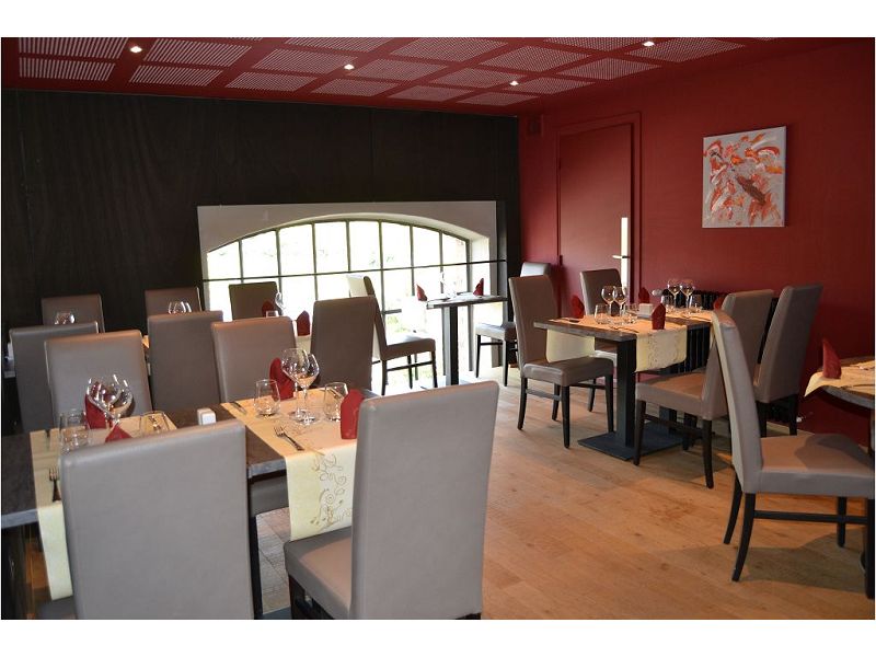 VENTE FOND DE COMMERCE - Local - CHAZELLES SUR LYON (42140) - 97000 €