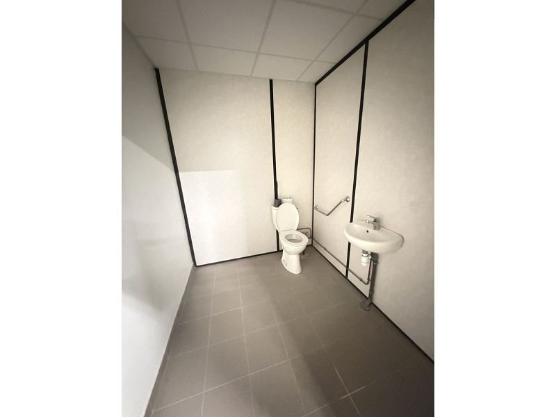LOCATION - Local - ANDREZIEUX BOUTHEON (42160) - 995 €