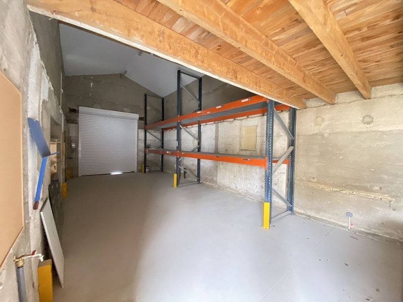 LOCATION - Parking/box - PONCINS (42110) - 500 €