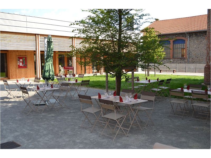 VENTE FOND DE COMMERCE - Local - CHAZELLES SUR LYON (42140) - 97000 €