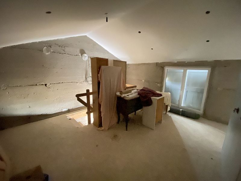 LOCATION - Parking/box - PONCINS (42110) - 500 €