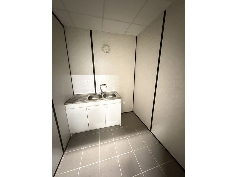LOCATION - Local - ANDREZIEUX BOUTHEON (42160) - 995 €